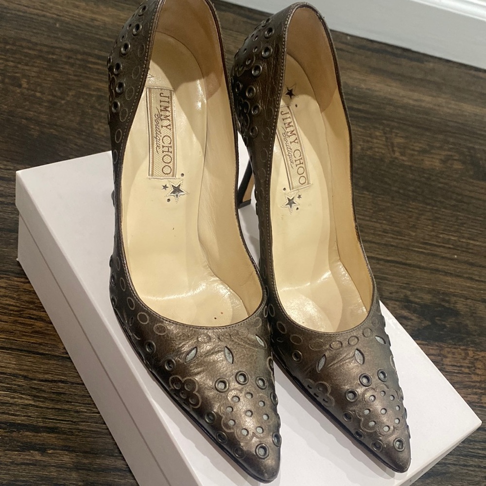Bronze pumps